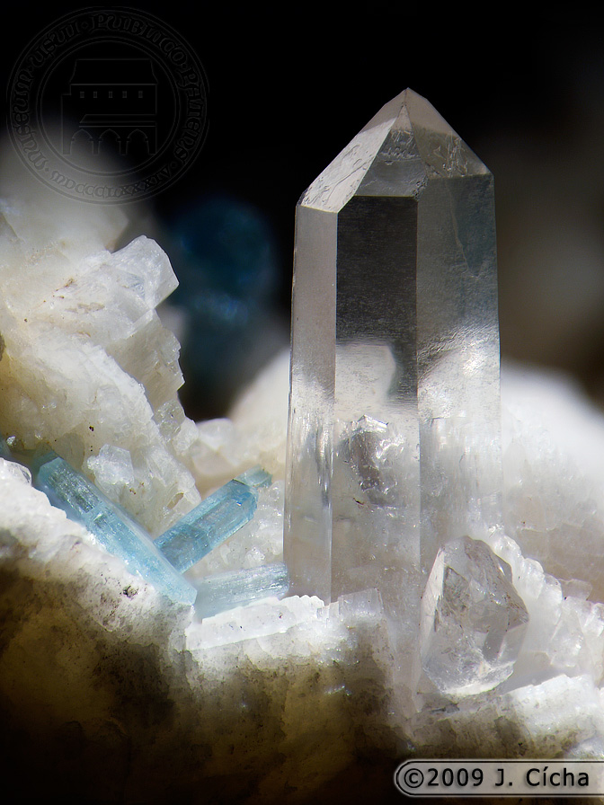kristal.jpg - lokalita: Písek, lom U Obrázku | výška krystalu: 6,5 mm | sběr: P. Šindelář | soukromá sbírka