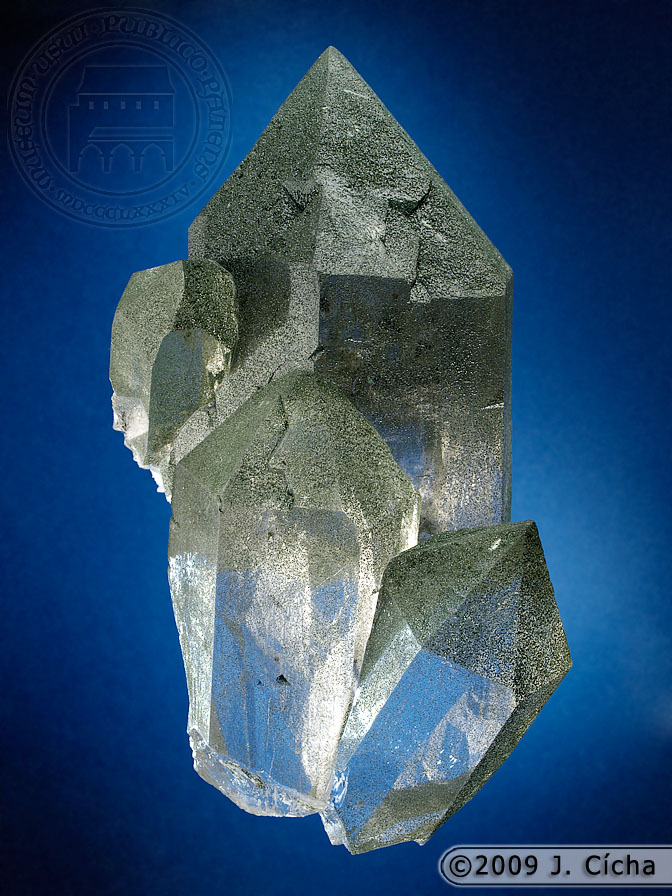 kristal_2.jpg - lokalita: Grimsel, Bernské Alpy, Švýcarsko | výška vzorku: 160 mm | sběr: J. Cícha | soukromá sbírka