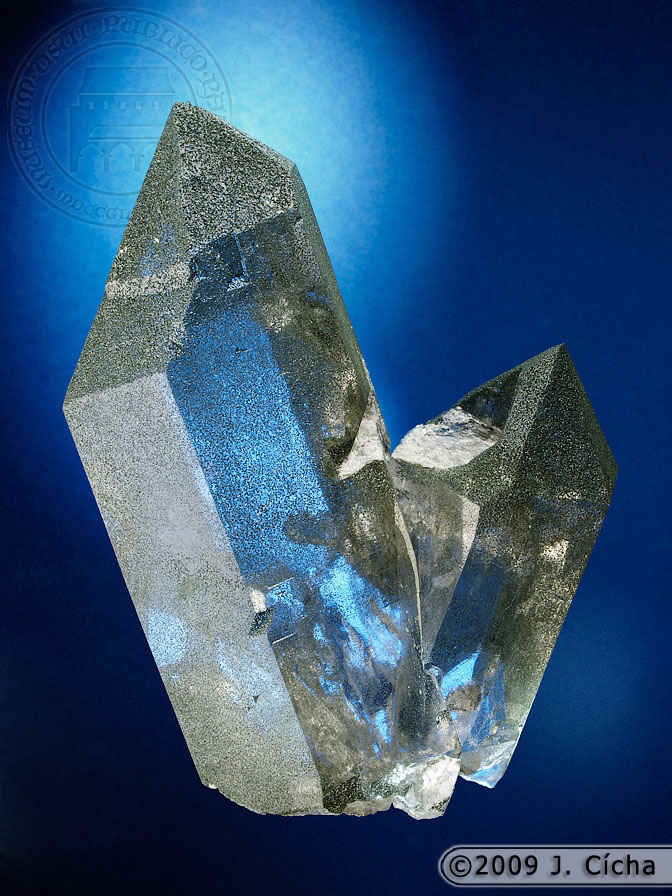 kristal_3.jpg - lokalita: Grimsel, Bernské Alpy, Švýcarsko | výška vzorku: 140 mm | sběr: J. Cícha | soukromá sbírka